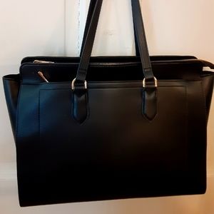 New Days Laptop Tote. Black.
